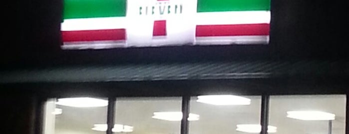 7-Eleven is one of Kimberly'in Beğendiği Mekanlar.