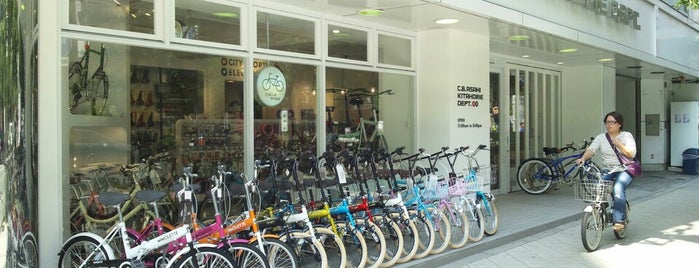 サイクルベースあさひ 北堀江デプト is one of 行ったことのある自転車店.