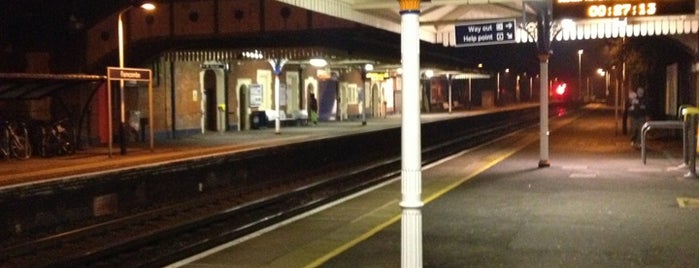 Farncombe Railway Station (FNC) is one of places.