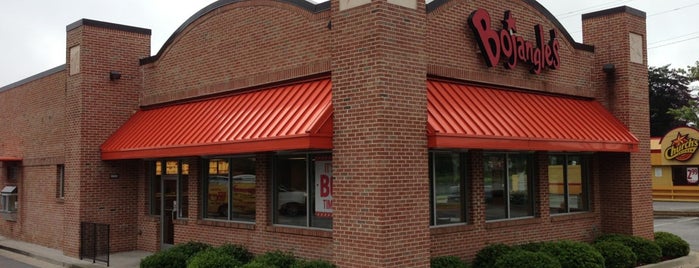Bojangles' Famous Chicken 'n Biscuits is one of Lugares favoritos de Staci.