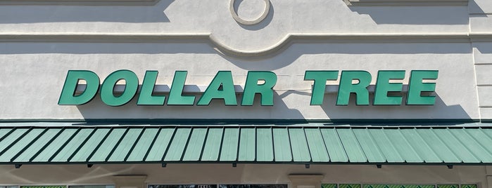 Dollar Tree is one of Andrewさんのお気に入りスポット.