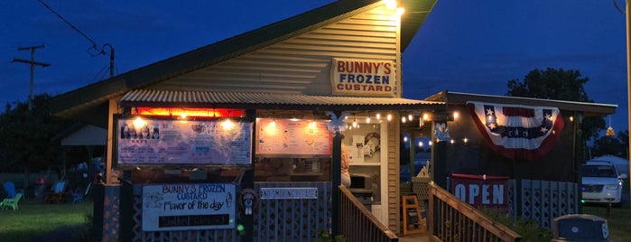 Bunny's Frozen Custard is one of สถานที่ที่ Robert ถูกใจ.