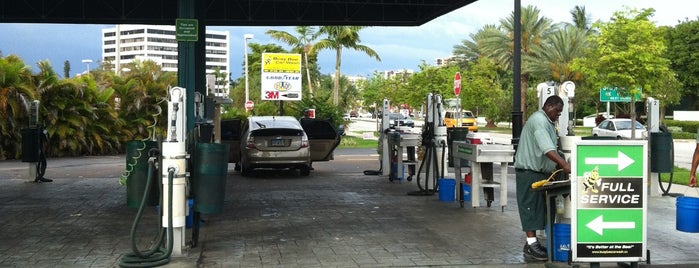 Busy Bee Car Wash is one of Tempat yang Disukai Rashaad.