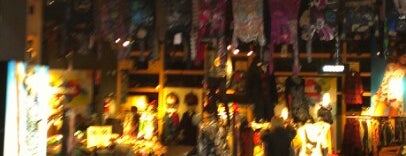 Desigual Outlet San Vicente is one of shopping.
