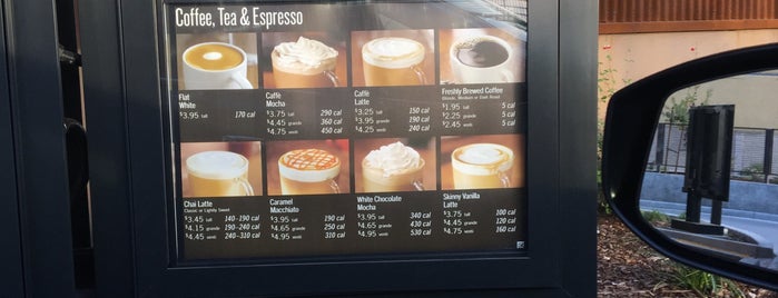 Starbucks is one of Danielさんのお気に入りスポット.