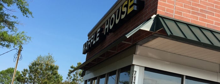 Waffle House is one of Lieux qui ont plu à Lizzie.