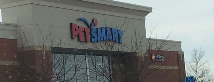 PetSmart is one of Locais curtidos por Shelly.