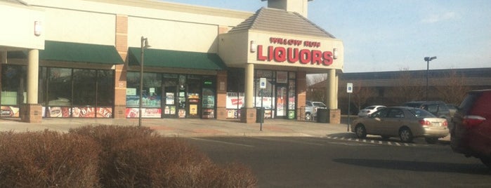Willow Run Liquor is one of สถานที่ที่ Kerry ถูกใจ.