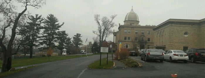 Lugari Hall is one of Paola 님이 좋아한 장소.