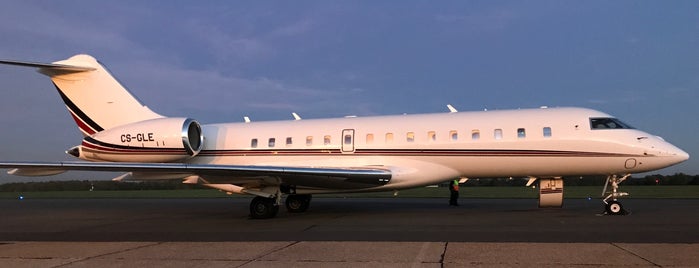 Biggin Hill Airport (BQH) is one of Aeroportos.