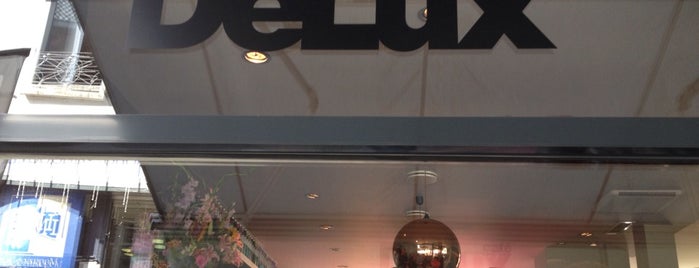 Café DeLux is one of Locais curtidos por Yuri.