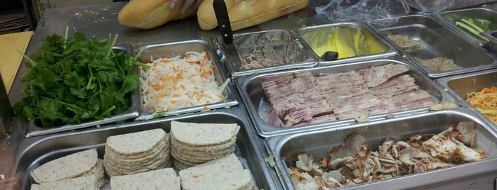 Tung Hing Bakery is one of The 15 Best Places for Sticky Rice in Toronto.