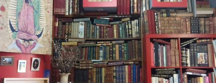 Librería "La Torre De Lulio" is one of Librerías bonitas.
