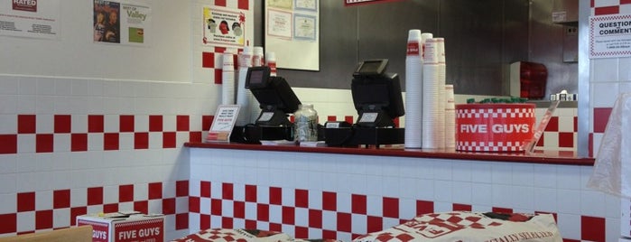 Five Guys is one of Lieux qui ont plu à Steph.