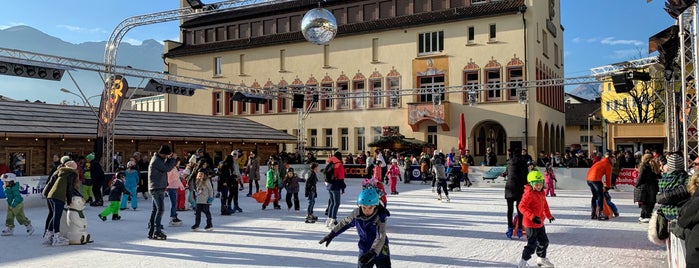 Rathausplatz is one of Tempat yang Disukai Carl.