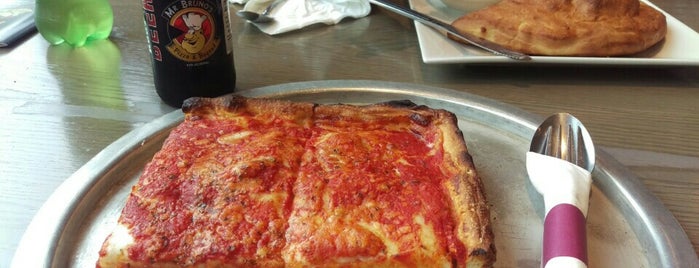 Mr. Bruno's Pizza & Beyond is one of Lugares favoritos de Michael.