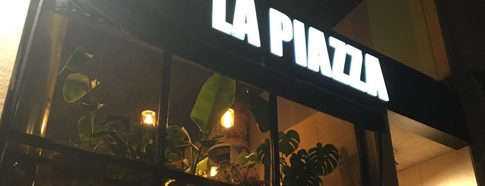 La Piazza is one of Cafés con Encanto.
