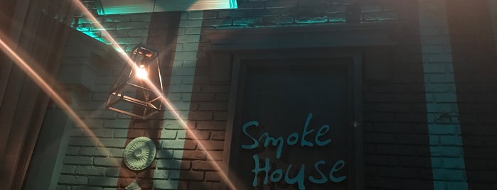 Smoke House is one of Едальни.