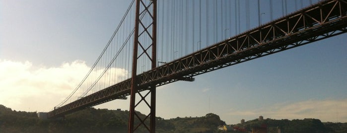 Ponte del 25 aprile is one of Lisbon.