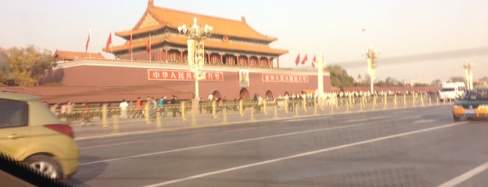 Plaza de Tian'anmen is one of beijing.