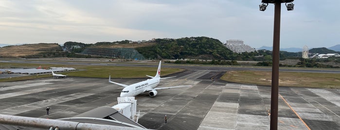 Nanki-Shirahama Airport (SHM) is one of aéroport.