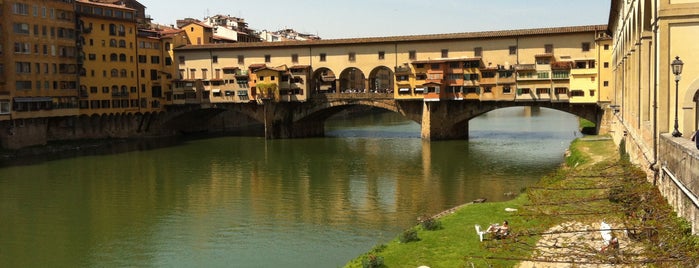 Ponte Vecchio is one of Florença.