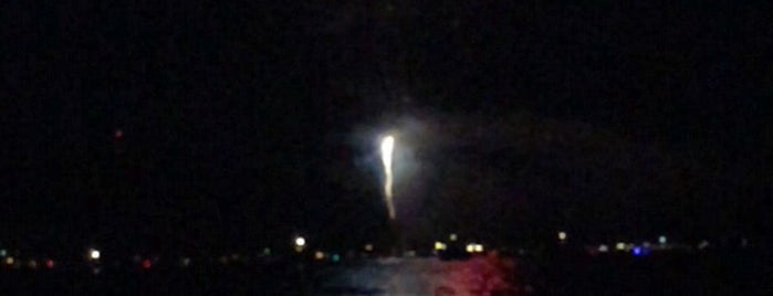Fireworks on Greenwood Lake is one of Lieux qui ont plu à Rachel.