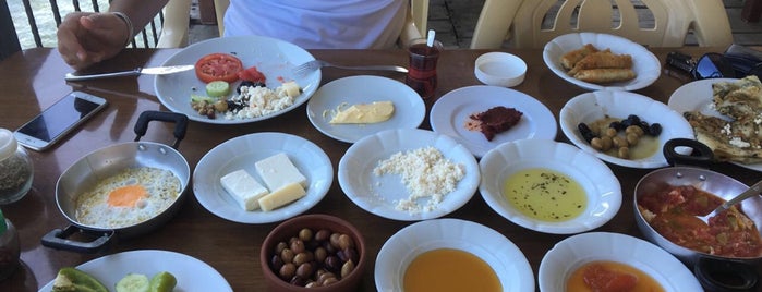 Turgut Restaurant - Bafa Golu is one of Locais curtidos por Mutlu.
