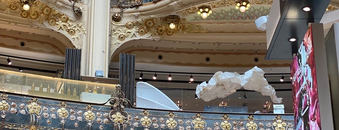 La Galerie de l'Opéra de Paris is one of London/Paris.