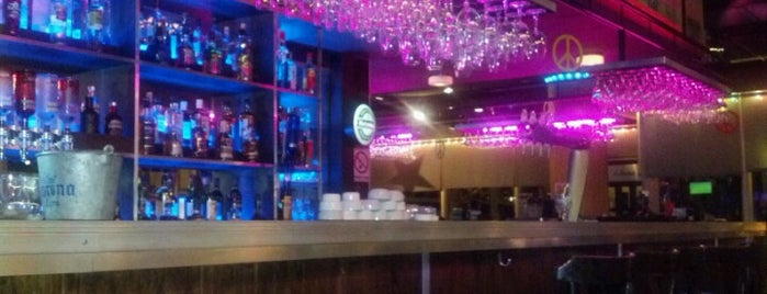 Único | Bar & Bistro is one of Lugares guardados de Zina.