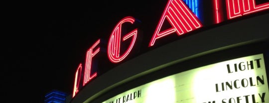 Regal Transit Center & IMAX is one of Lugares favoritos de Jay.