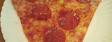 Goomba's Pizza is one of Gespeicherte Orte von G.