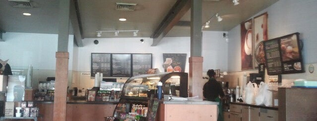 Starbucks is one of Tempat yang Disukai JoAnne.