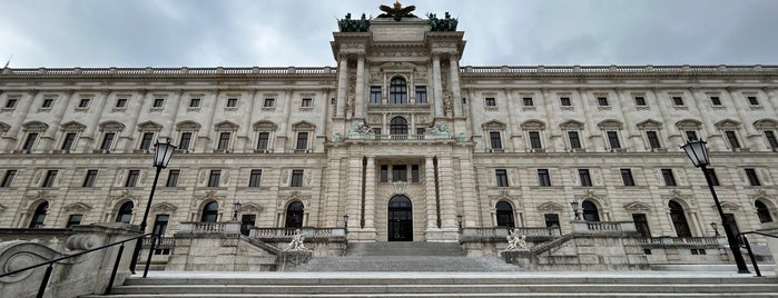 Hofburg is one of Viena.