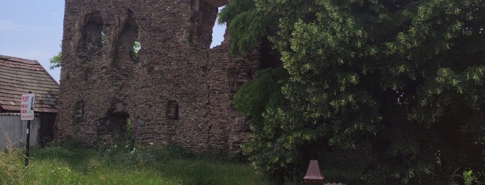 Říčanský hrad (zřícenina) is one of Tipy na výlet - Hrady, zámky a zříceniny.