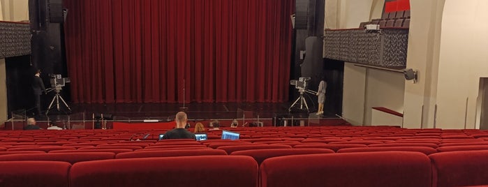 Divadlo Hybernia is one of Kam za zábavou.