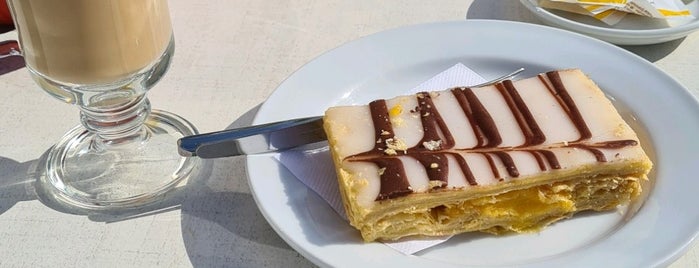 Pastelaria Marinela is one of Bars.