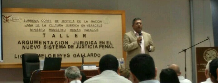 Casa de La Cultura Juridica "Ministro Humberto Roman Palacios" En Veracruz is one of สถานที่ที่ José ถูกใจ.