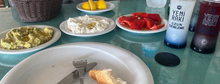Güverte Balık Restaurant is one of สถานที่ที่ evrns ถูกใจ.