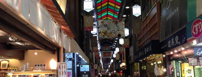 Nishiki Market is one of 京都に旅行したらココに行く！.