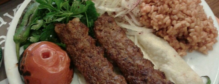 Özel Urfa Kebap, Lahmacun, Künefe Salonu is one of Tempat yang Disimpan Erdem.