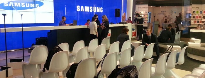 Samsung is one of Lugares favoritos de Yuliya.