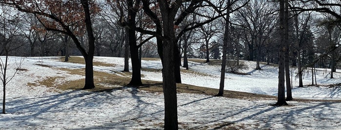 Kenwood Park is one of Minneapolis Parks.