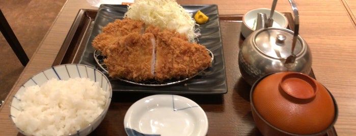 Tonkatsu Wako is one of Fried Oysters set meal in Shibuya (渋谷の牡蠣フライ定食).