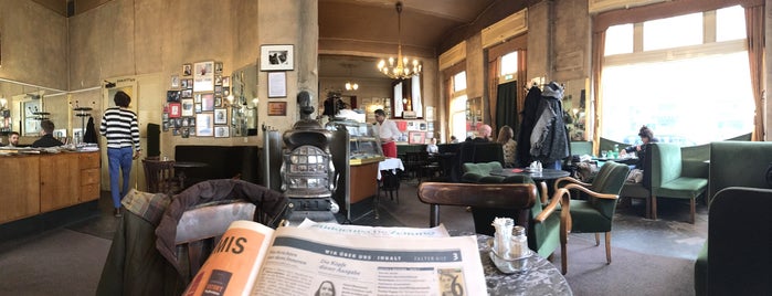 Café Jelinek is one of Orte, die Daniel gefallen.