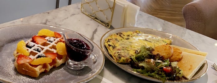 Café Chantilly is one of Posti che sono piaciuti a Fawaz.