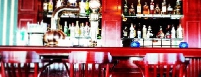 Irish Pub Bar & Lounge is one of Sinasiさんのお気に入りスポット.