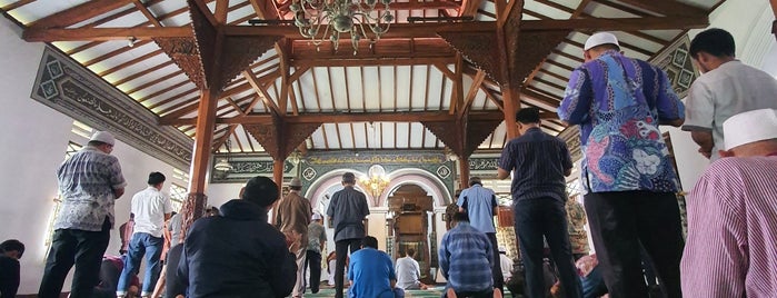 Masjid Hidayatullah® - Karet Kuningan is one of Mesjid.