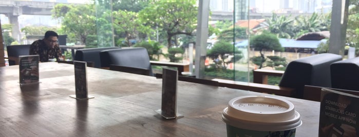 Starbucks is one of สถานที่ที่ Dina ถูกใจ.