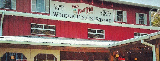Bob's Red Mill Whole Grain Store is one of om nom nom Portland.